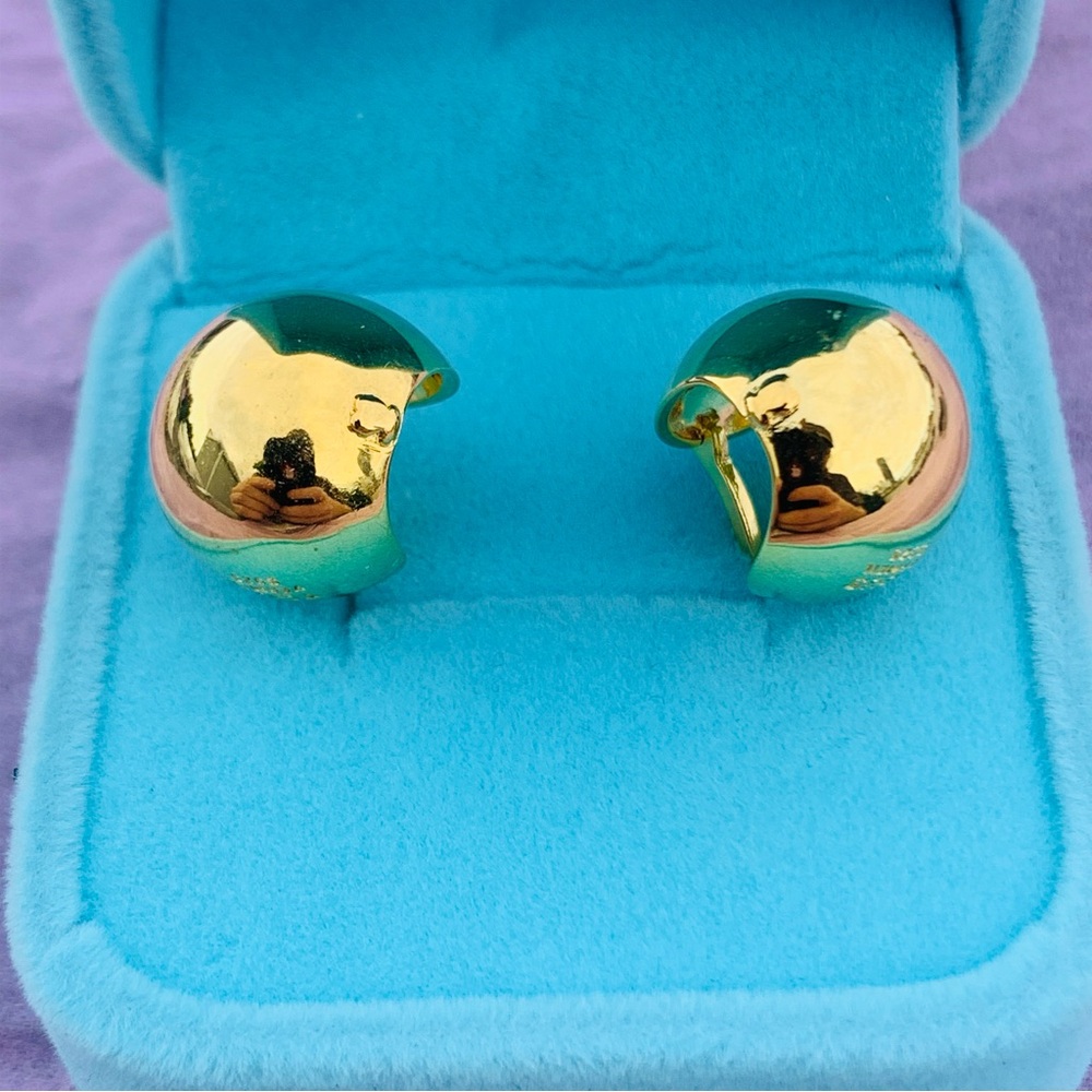 TOUS Gold Bear on Round White Pearl Studs Scoops Earrings - Picture 15 of 16